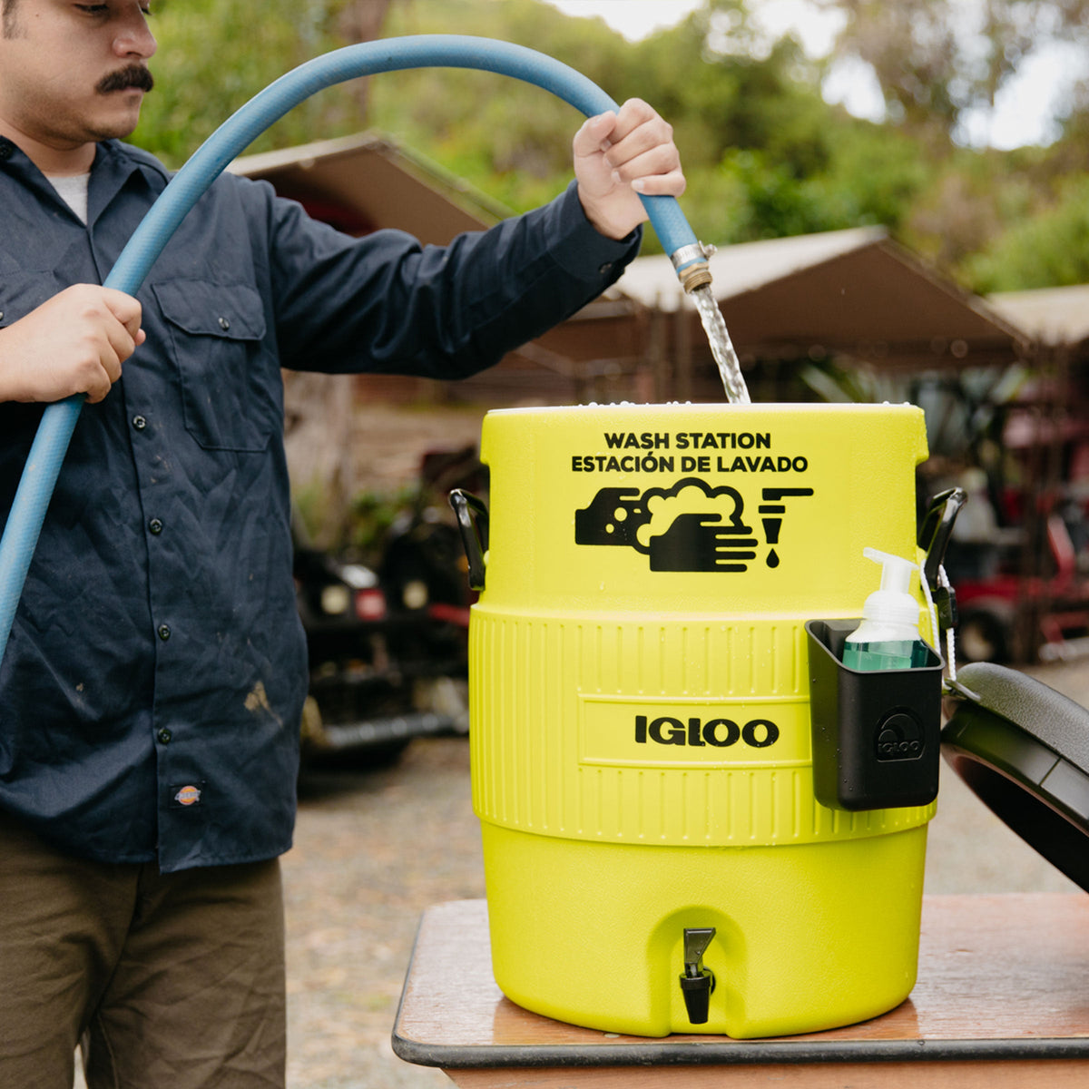 5-gallon-handwash-station-k1 00042260_lifestyle1.jpg