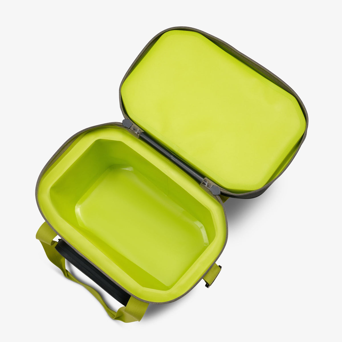 trailmate-18-can-cooler-bag-b5 00066772-O2.jpg